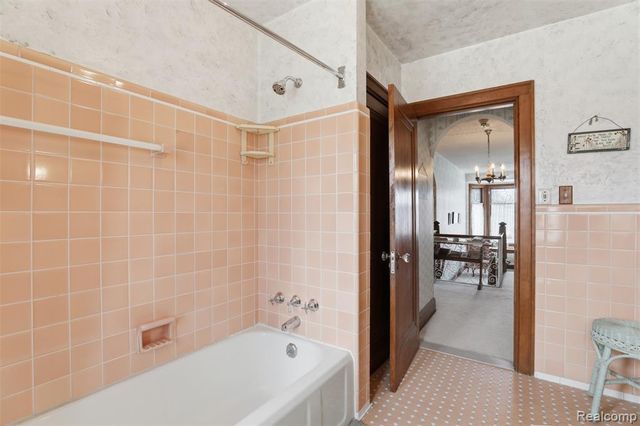 1141 N York Street, Dearborn, MI 48128