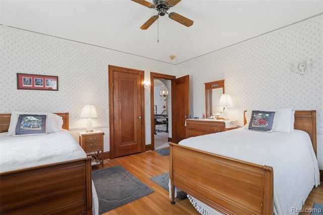 1141 N York Street, Dearborn, MI 48128