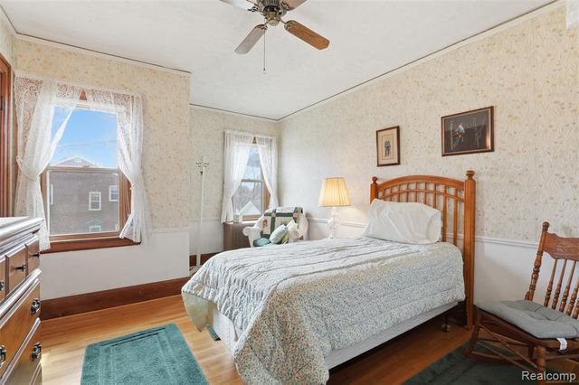 1141 N York Street, Dearborn, MI 48128