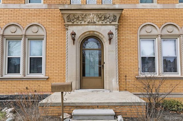 1141 N York Street, Dearborn, MI 48128