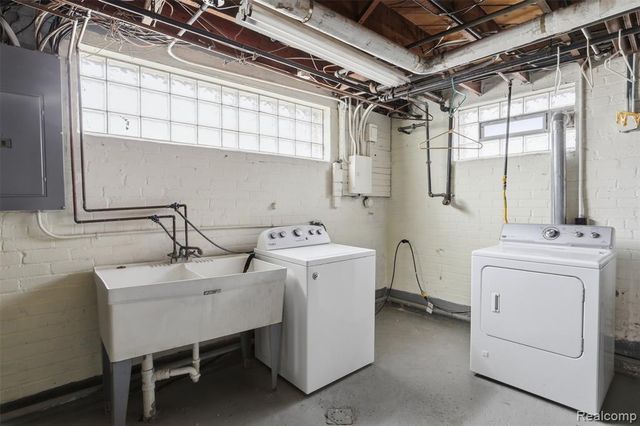 1141 N York Street, Dearborn, MI 48128