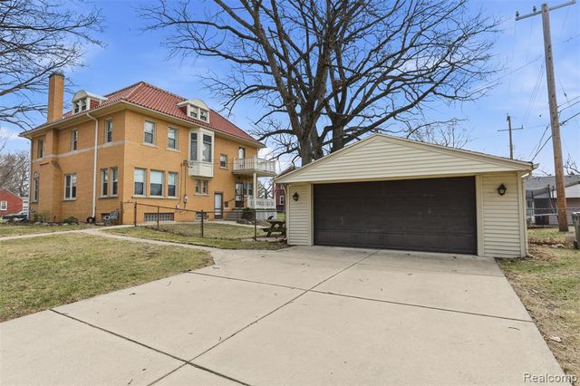 1141 N York Street, Dearborn, MI 48128