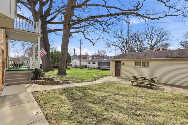 1141 N York Street, Dearborn, MI 48128