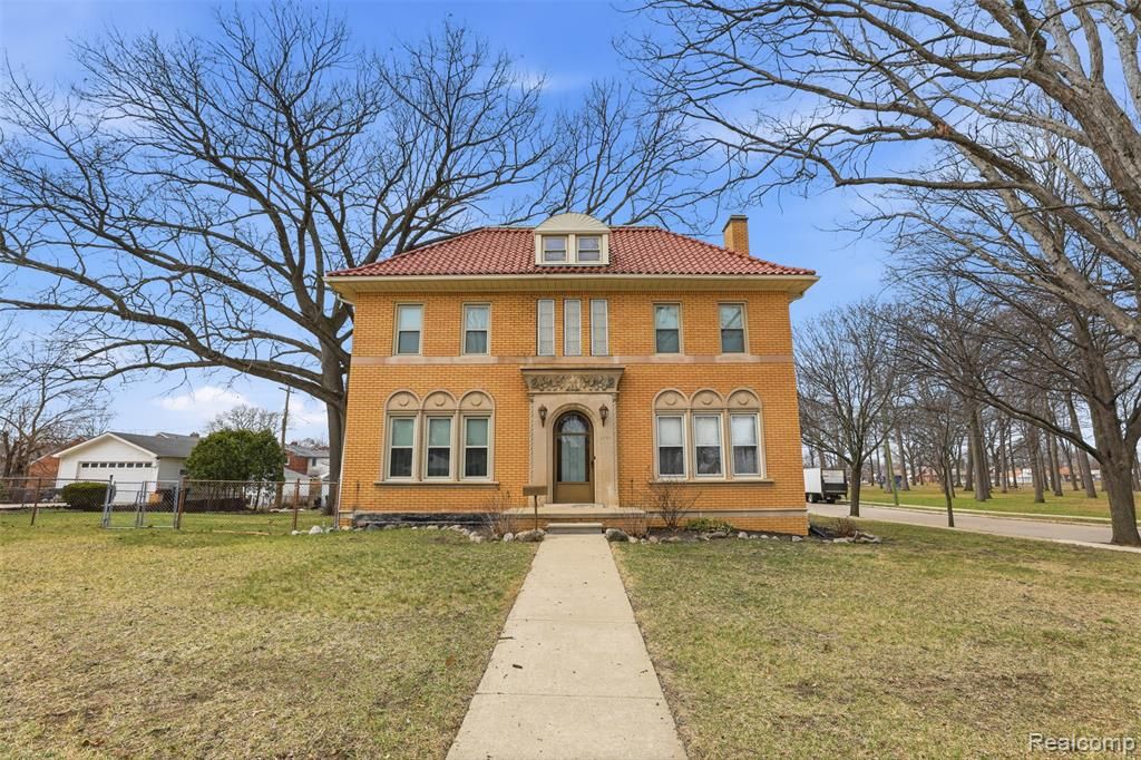 1141 N York Street, Dearborn, MI 48128