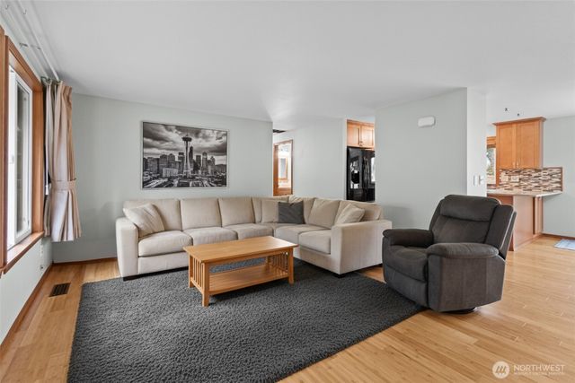 8608 9th Way SE, Lacey, WA 98503