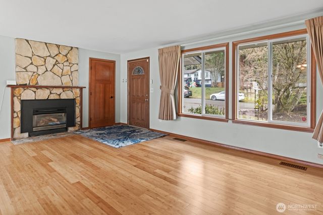 8608 9th Way SE, Lacey, WA 98503