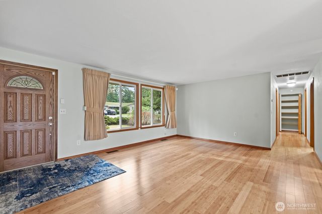 8608 9th Way SE, Lacey, WA 98503