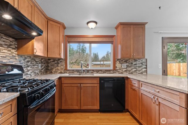 8608 9th Way SE, Lacey, WA 98503