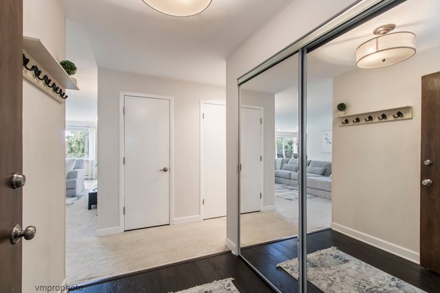 2812 E Bel Aire Drive 303, Arlington Heights, IL 60004