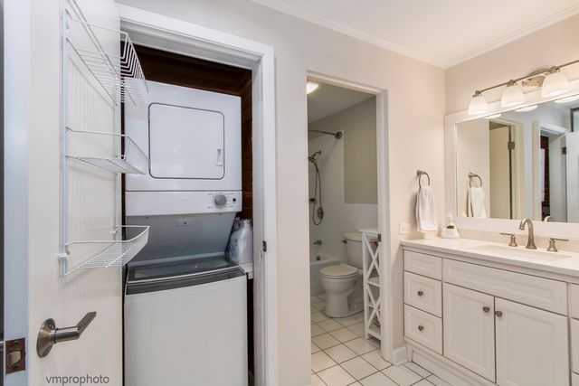 2812 E Bel Aire Drive 303, Arlington Heights, IL 60004