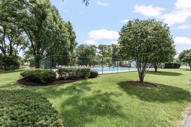 2812 E Bel Aire Drive 303, Arlington Heights, IL 60004