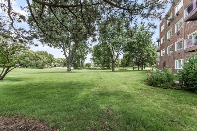 2812 E Bel Aire Drive 303, Arlington Heights, IL 60004
