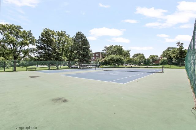 2812 E Bel Aire Drive 303, Arlington Heights, IL 60004