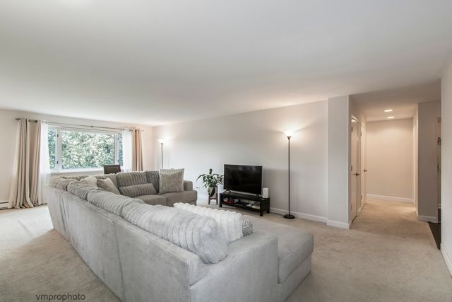 2812 E Bel Aire Drive 303, Arlington Heights, IL 60004
