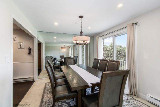 2812 E Bel Aire Drive 303, Arlington Heights, IL 60004