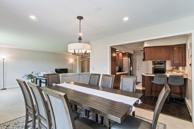 2812 E Bel Aire Drive 303, Arlington Heights, IL 60004