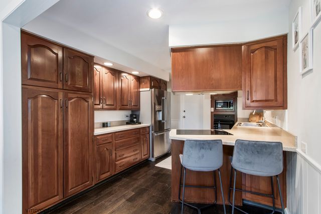 2812 E Bel Aire Drive 303, Arlington Heights, IL 60004