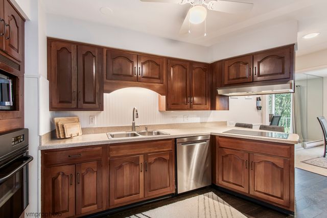 2812 E Bel Aire Drive 303, Arlington Heights, IL 60004