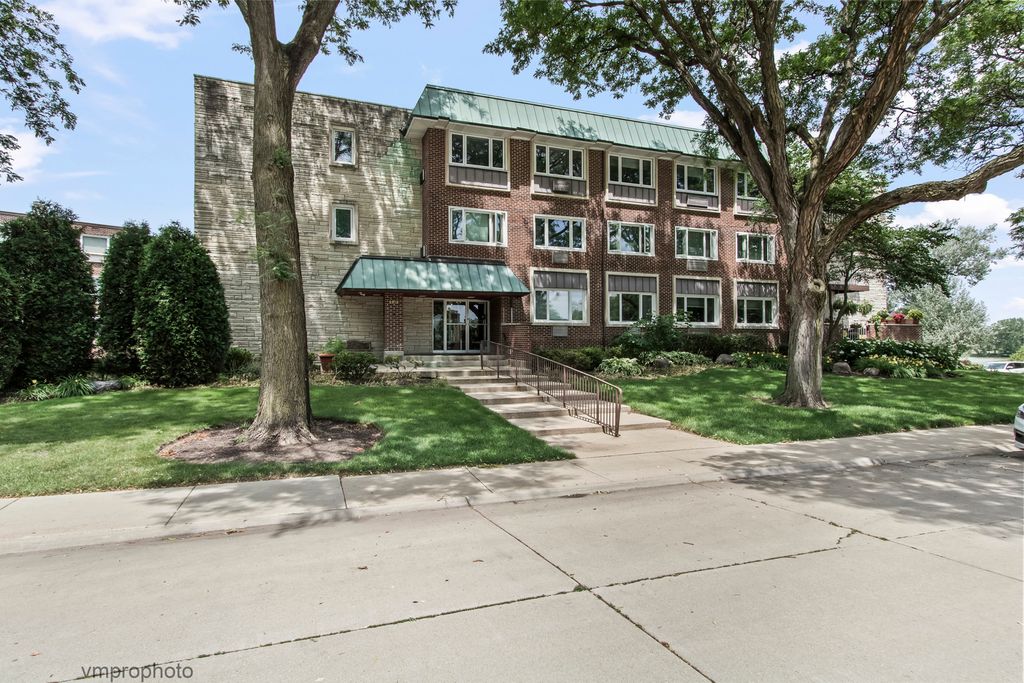 2812 E Bel Aire Drive 303, Arlington Heights, IL 60004