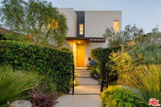 2102 Pier Avenue, Santa Monica, CA 90405