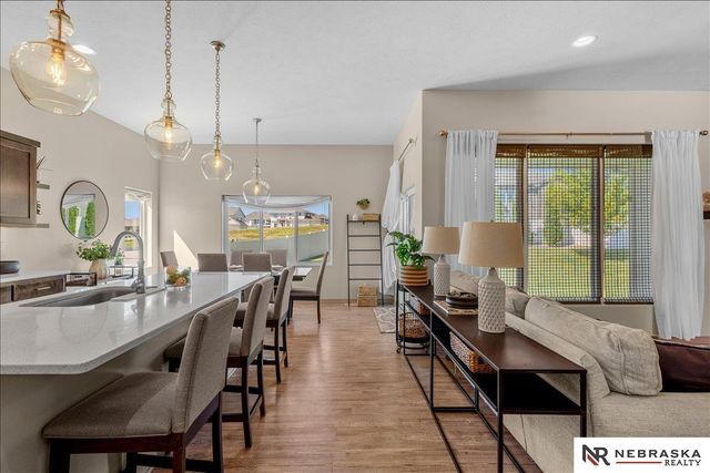 21805 H Street, Omaha, NE 68022