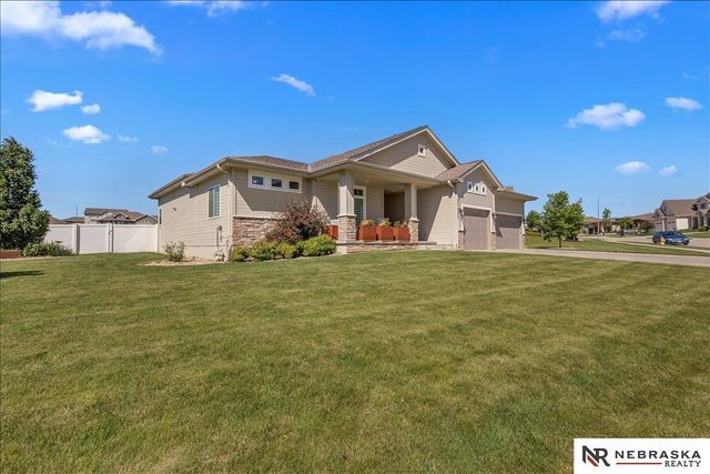 21805 H Street, Omaha, NE 68022