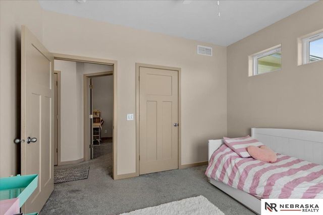 21805 H Street, Omaha, NE 68022