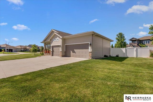 21805 H Street, Omaha, NE 68022