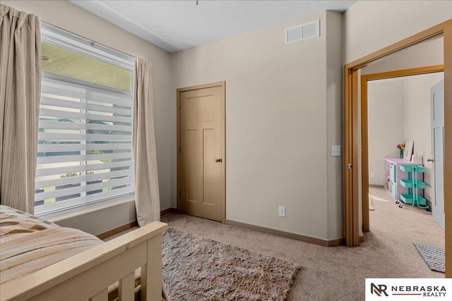 21805 H Street, Omaha, NE 68022