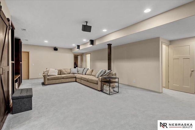 21805 H Street, Omaha, NE 68022