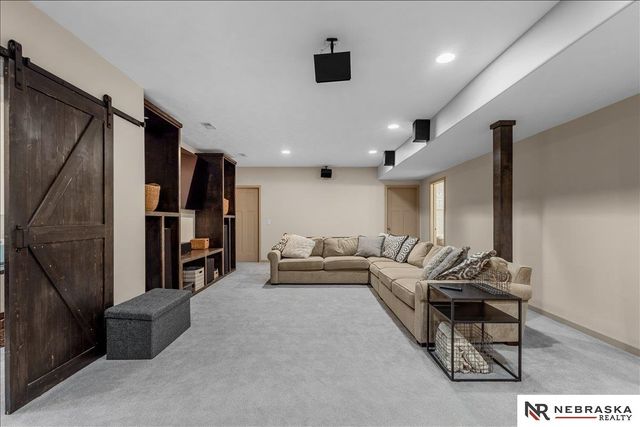 21805 H Street, Omaha, NE 68022