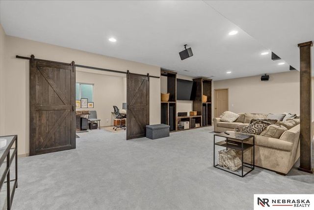21805 H Street, Omaha, NE 68022