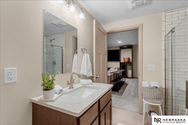 21805 H Street, Omaha, NE 68022