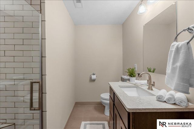 21805 H Street, Omaha, NE 68022