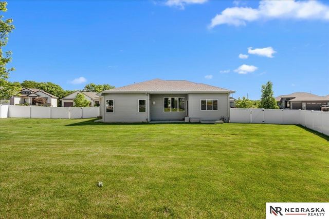 21805 H Street, Omaha, NE 68022