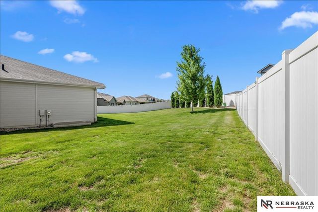 21805 H Street, Omaha, NE 68022