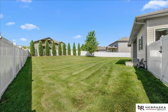 21805 H Street, Omaha, NE 68022