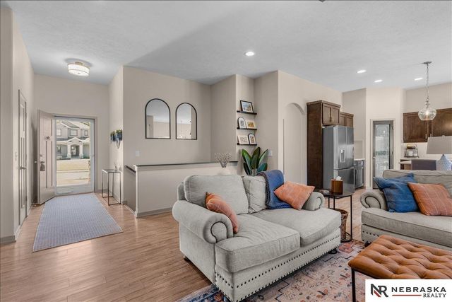 21805 H Street, Omaha, NE 68022