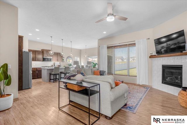 21805 H Street, Omaha, NE 68022