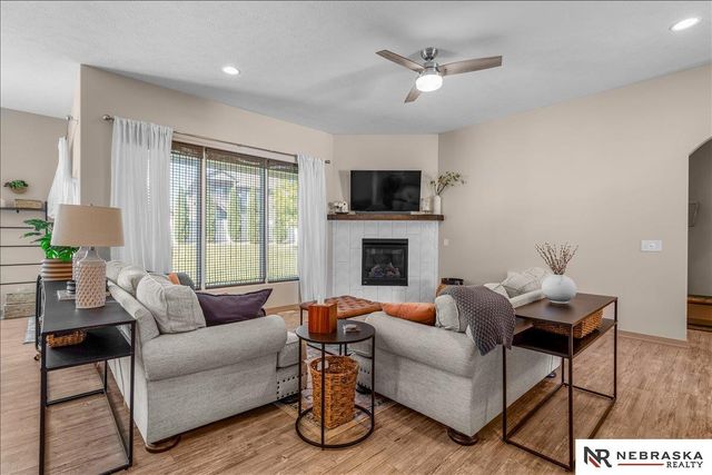 21805 H Street, Omaha, NE 68022