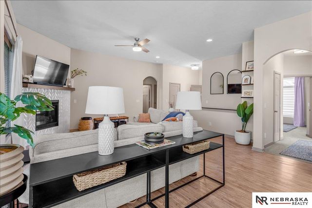 21805 H Street, Omaha, NE 68022
