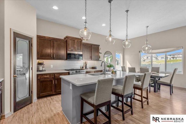 21805 H Street, Omaha, NE 68022