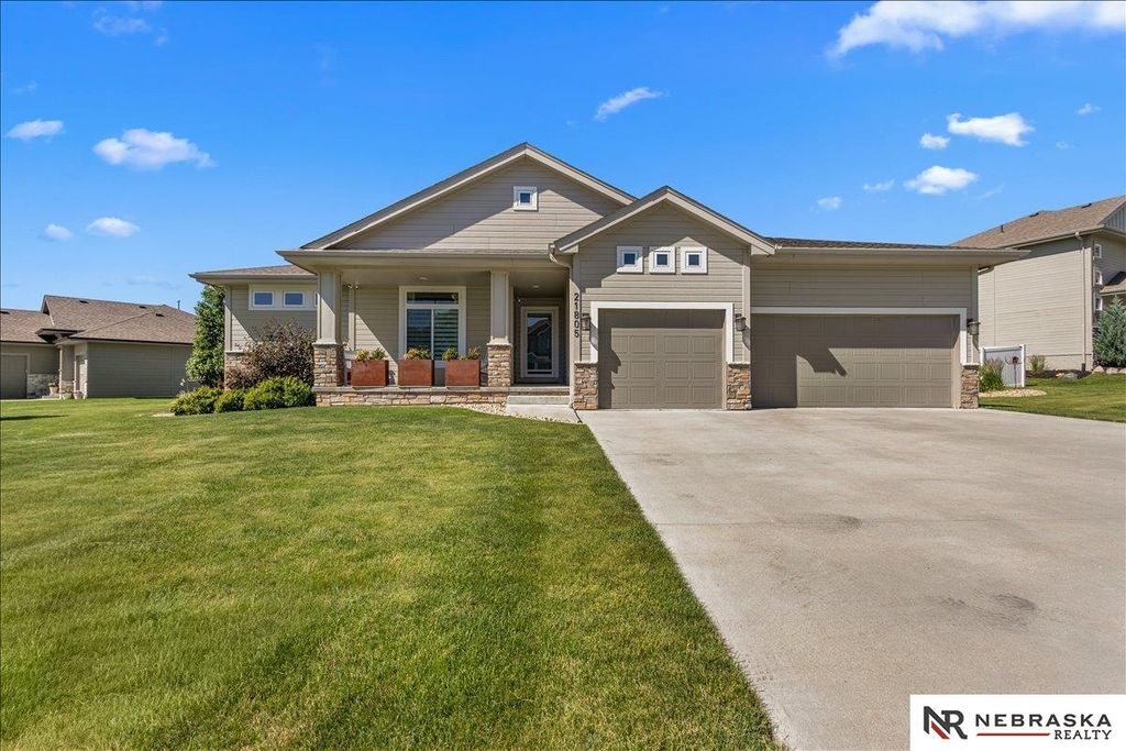 21805 H Street, Omaha, NE 68022