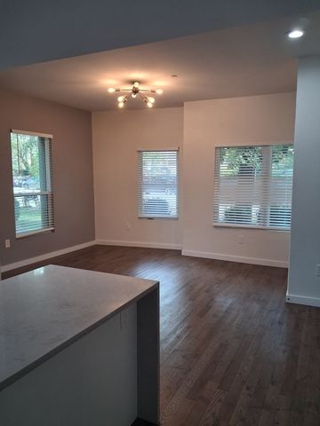 127 Hyde Park A, Boston, MA 02130