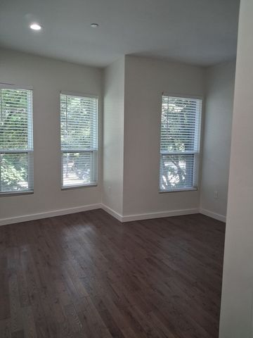 127 Hyde Park A, Boston, MA 02130