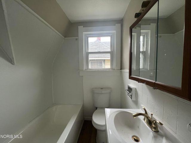 1407 Foster Avenue, Toledo, OH 43606