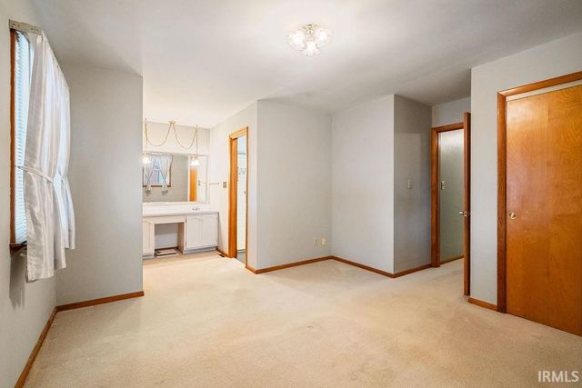 4928 E BARNETT Avenue, Sharpsville, IN 46068