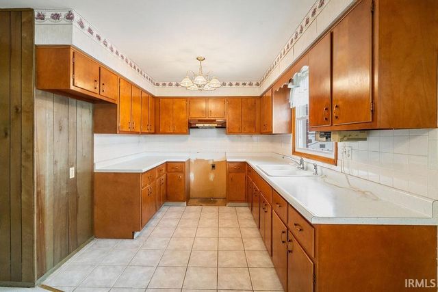 4928 E BARNETT Avenue, Sharpsville, IN 46068