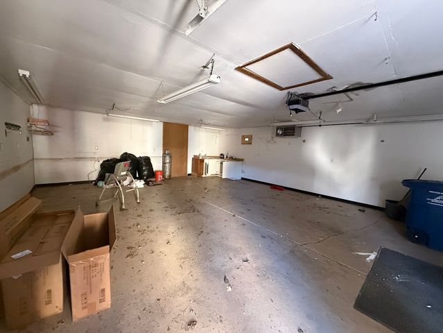 2329 Maple Street, Des Moines, IA 50317