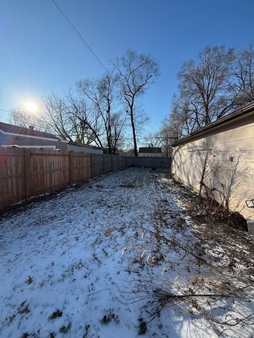 2329 Maple Street, Des Moines, IA 50317